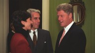 Develan carta de Clinton a Epstein destacando su "curiosidad infantil" (FOTO)