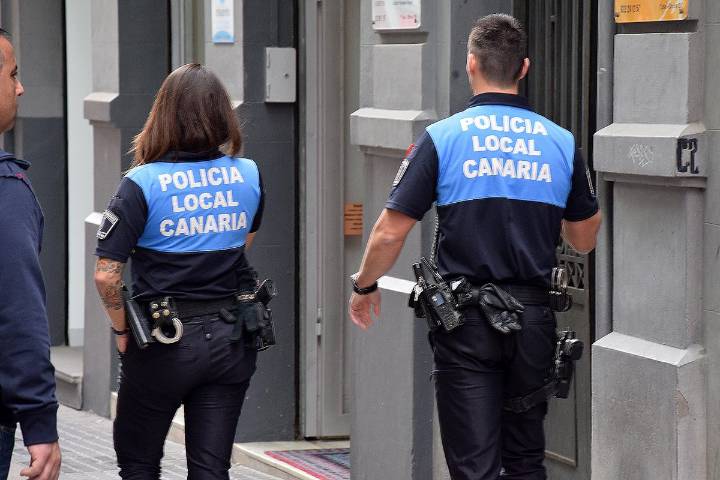 Encuentran una mochila con 22.250 euros en Santa Cruz