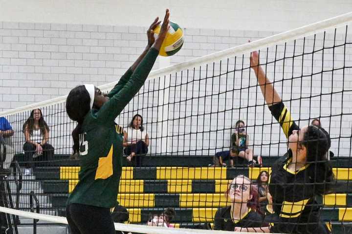Smith Voc girls volleyball rallies to win five-set thriller against Southwick