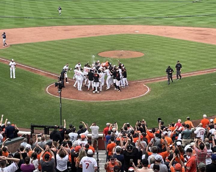 Beavers, Mayo lead Orioles to 6-5 comeback win over Tampa Bay to close out home schedule