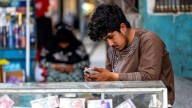 Régimen talibán suspendió el internet y causó un apagón de las telecomunicaciones en Afganistán