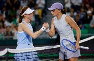 Tennis-Swiatek reaches Korea Open final after pulling double duty