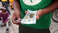 Venta de marihuana regresa a parque aledaño al Senado pese a prohibición
