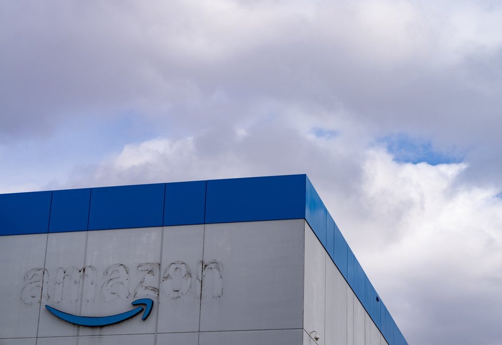 Quebec labour tribunal to hear case against Amazon over warehouse closures