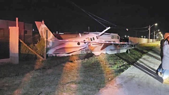 Avioneta cayó en condominio de la Región de O'Higgins: Venía de Puerto Montt a Santiago y aterrizó de emergencia