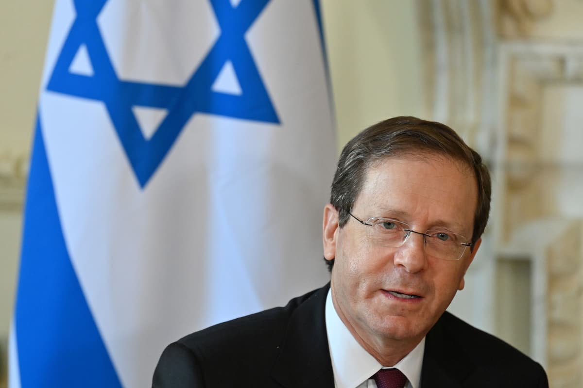 Starmer to meet Israeli president after condemning strike on Hamas in Qatar