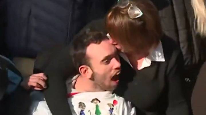 Emotiva reacción de discapacitados y familiares tras el rechazo al veto de Milei en el Senado