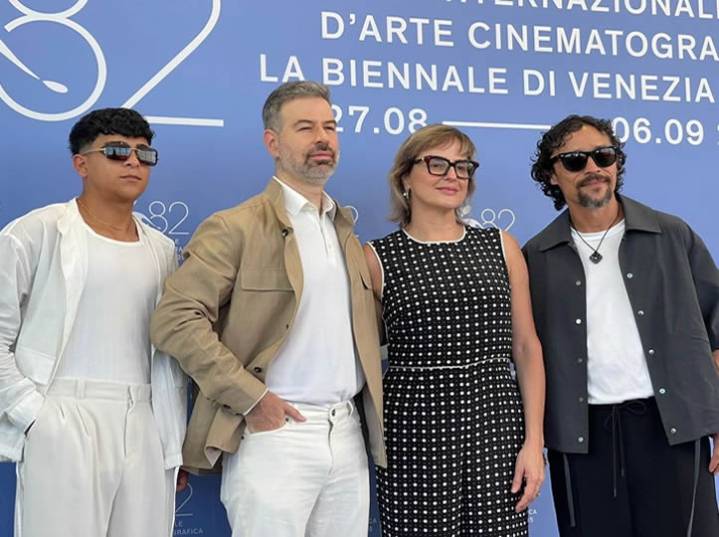 ‘En el camino’ de David Pablos, recibe emotivas ovaciones en Venecia