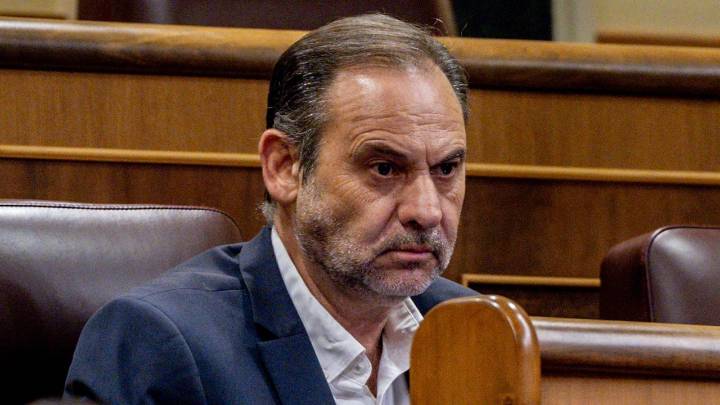 Ábalos demanda a Miss Asturias por injurias y le reclama 25.000 euros