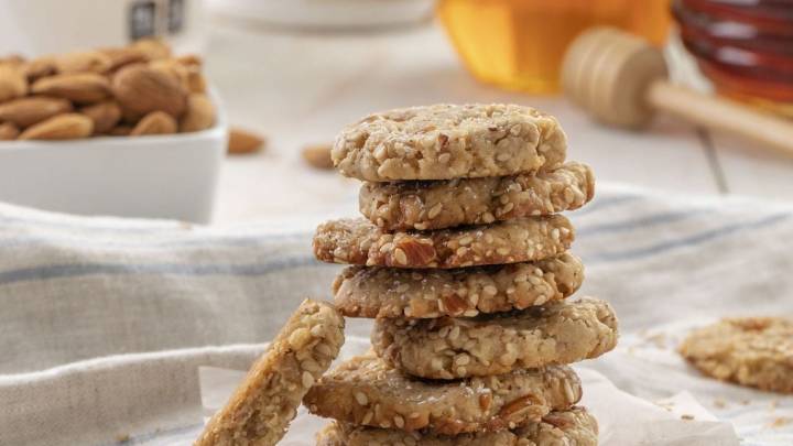 Galletitas de ajonjolí con arándanos o chocolate: re crujientes para reunirte con tus amigas y acompañar con unos ricos mates