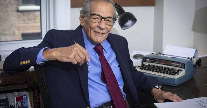 Robert Caro reflects on childhood as he receives New York Historical's Historians' Laureate Medal
