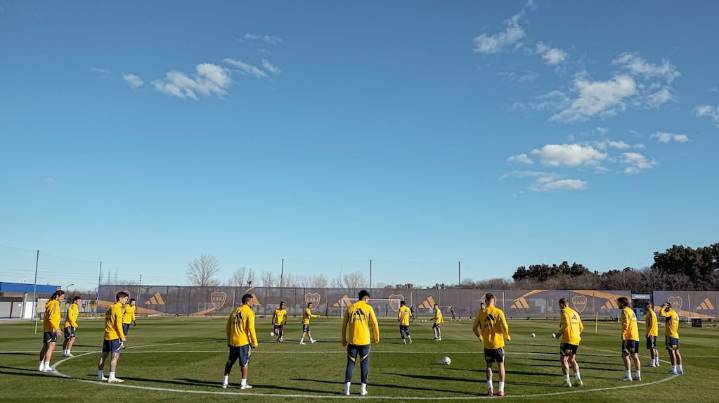 Russo sigue en reposo y el plantel de Boca volvió a entrenarse bajo las órdenes de Úbeda