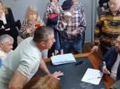 "Váyanse a la mierda": productores de 9 de Julio irrumpieron en la municipalidad e increparon a funcionarios por falta de obras