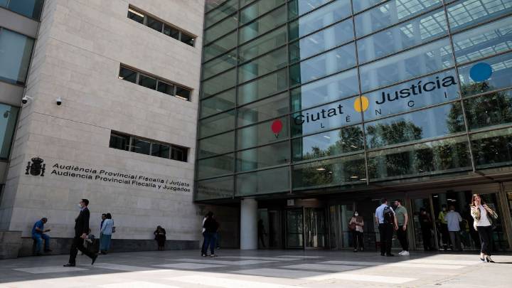 Condenada una mujer a 6 meses de prisión por menospreciar a menores por su origen: "Volveros a vuestro país en patera"
