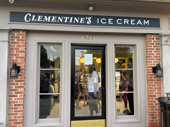 Clementine’s Ice Cream takes Kansas Citians on a ’10-minute vacation’ in the Shops of Prairie Village