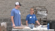 Hornbacher's customers gobble up turkey sandwiches for United Way