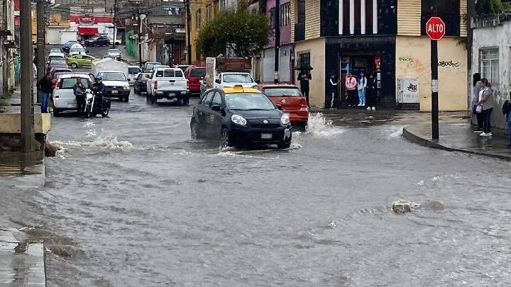 Aguacero sorprende a los poblanos, diversas zonas sufren inundaciones este 15 de septiembre