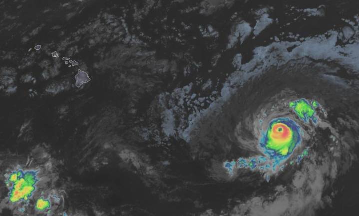 Hawaii declares emergency as Hurricane Kiko nears