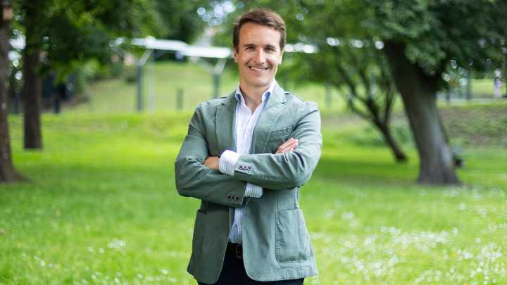 José Fernández-Vigo, oftalmólogo: «A partir de los 40, hay que hacerse una revisión anual de la vista»