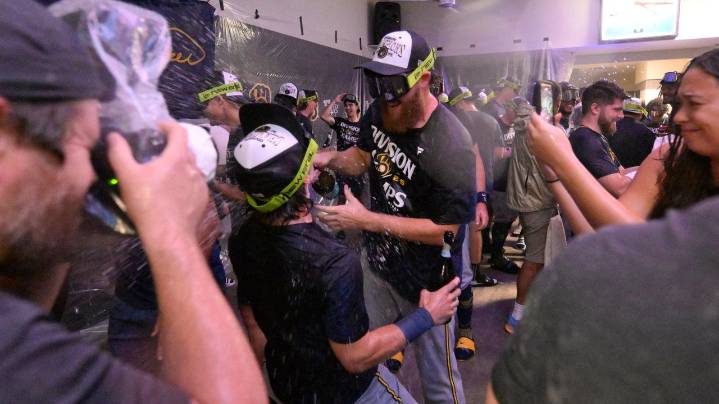 Brewers celebrate 3rd straight NL Central title, driven by underdog status