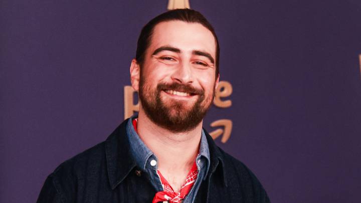 Noah Kahan marries longtime partner