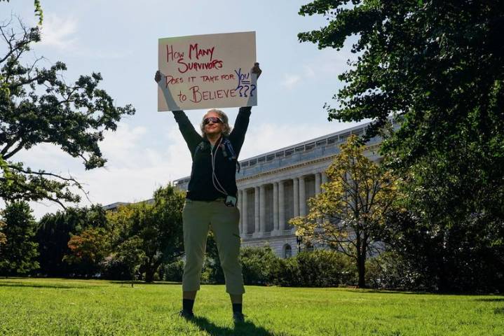White House says it would support forensic analysis of alleged Trump signature on Epstein letter
