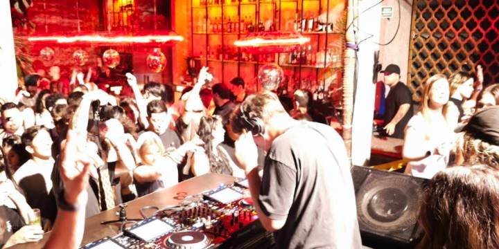 Revelan quién es el contratista que lidera el falso sindicato que funciona en discoteca de Bogotá a la que asistieron varios funcionarios