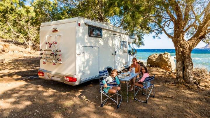 La importancia de nivelar bien la autocaravana o camper: no hacerlo puede afectar a tu descanso, causar problemas estructurales en el vehículo o estropear la nevera