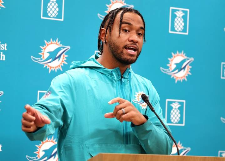 Dolphins' Tua Tagovailoa claps back at Cam Newton criticism