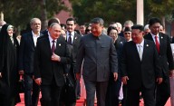 China exhibe poderío armamentístico con Putin y Kim flanqueando a Xi en el desfile militar