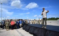 Gobernadora recibe al secretario de Guerra Pete Hegseth
