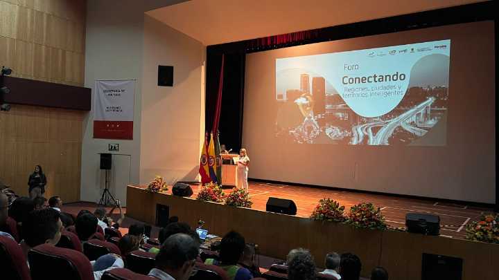 Con más de 300 asistentes e invitados nacionales e internacionales, se cumplió el foro “Conectando Regiones, Ciudades y Territorios Inteligentes” en Pereira