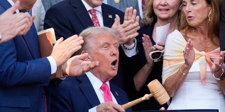 CBO says Trump's immigration crackdown is driving U.S. population to shrink earlier than expected