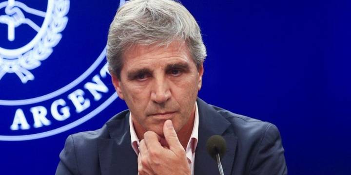 Fuertes ventas del BCRA, dólar en alza y tensión política: qué dijeron los analistas sobre otra jornada adversa para el Gobierno