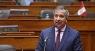 Ministro de Economía niega reglajes tras presunto hackeo a sistemas de inteligencia
