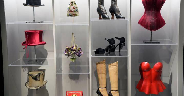 La moda se encuentra con Freud: nueva exposición analiza la ropa desde un enfoque psicoanalítico