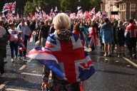 La extrema derecha exhibe músculo en Londres con una marcha de 110.000 manifestantes