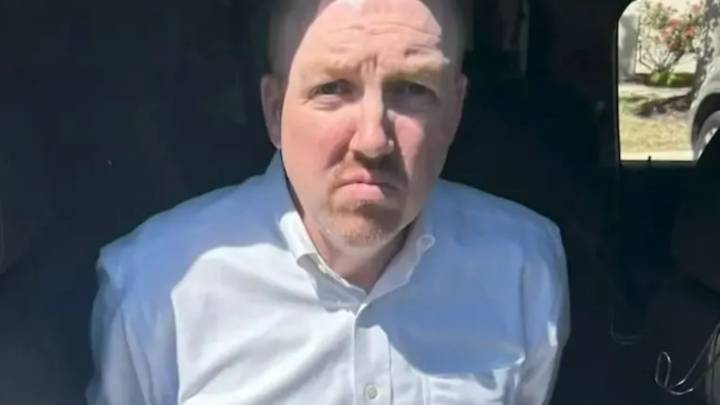 Doc arrested in paedophile sting after 'asking mum if he could rape her 5-year-old daughter' in string of sick messages