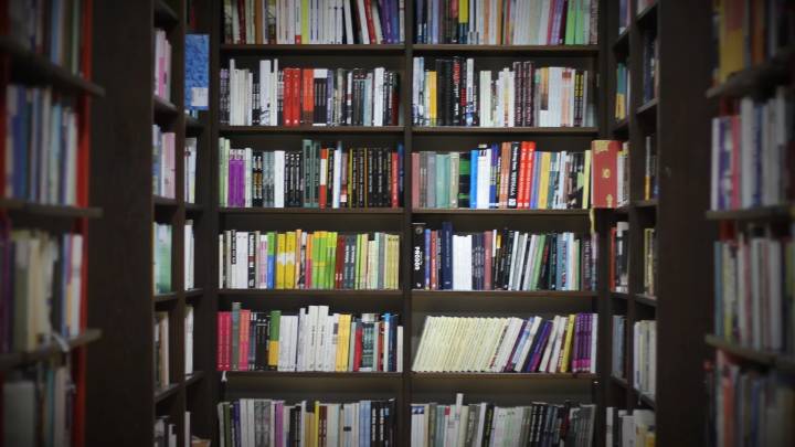 Una librería para zurdos en el casco antiguo de Pamplona