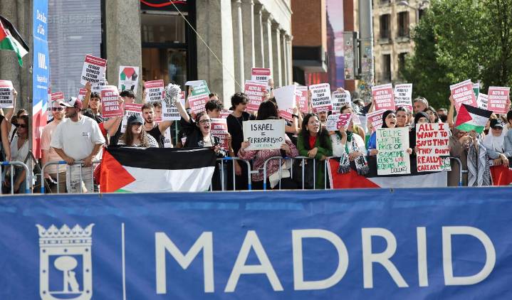 Vuelta a España: se detiene la última etapa a falta de 56 kilómetros