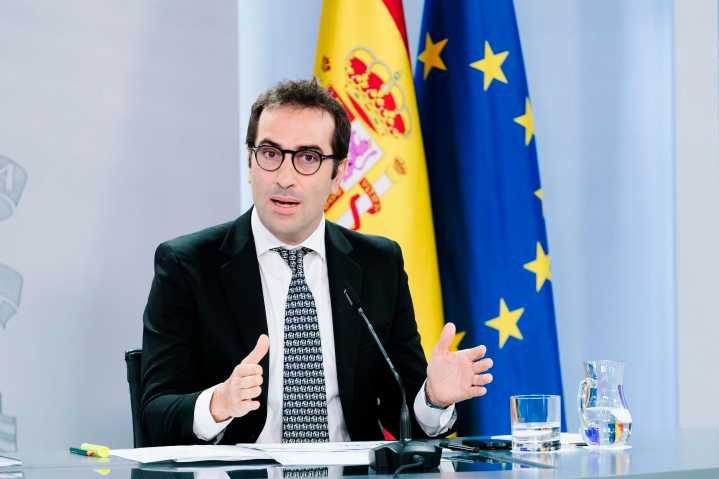 El Gobierno eleva una décima el crecimiento de la economía española hasta el 2,7% en 2025