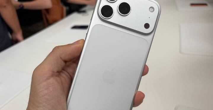 Why does Apple think three lenses are eight lenses?