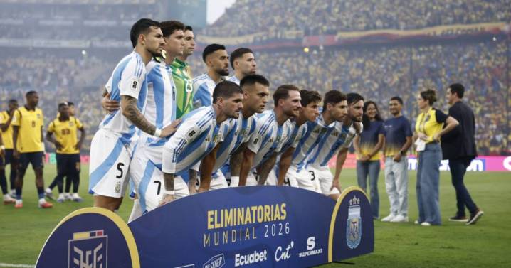 Ecuador vs. Argentina, EN VIVO: Otamendi fue expulsado y la Selección pierde 1 a 0, mirá el minuto a minuto