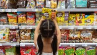 Los europeos pagan un tercio más por la cesta de la compra desde la covid