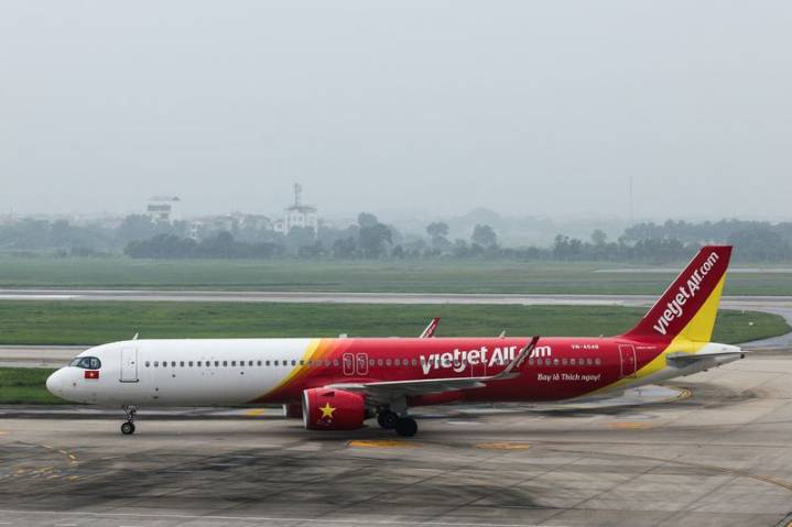 Vietjet takes delivery of first Boeing 737 jet as part of $32 billion deal