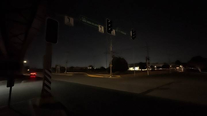 Colonias del norte de Saltillo se quedan sin luz por presunto cortocircuito en transformador