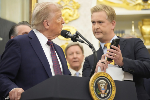Trump: Video que muestra objetos lanzados desde la Casa Blanca es IA; su equipo dice que es real