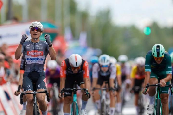 Tercera de Philipsen; Vingegaard aprovecha un UAE dormido