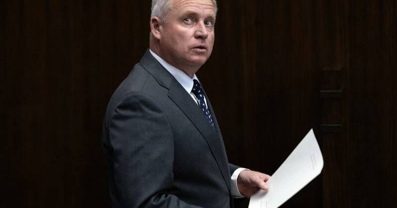 Leader critical as state MPs approve their own pay rise