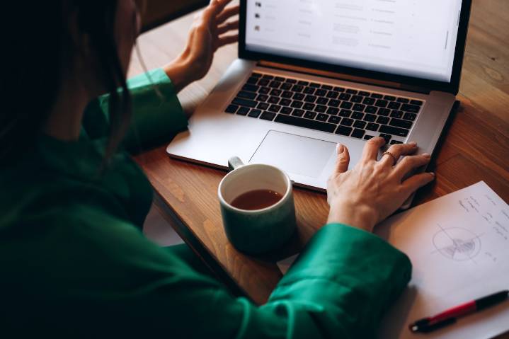 Miss Manners: Is your ‘out-of-office’ message coming off as rude?
